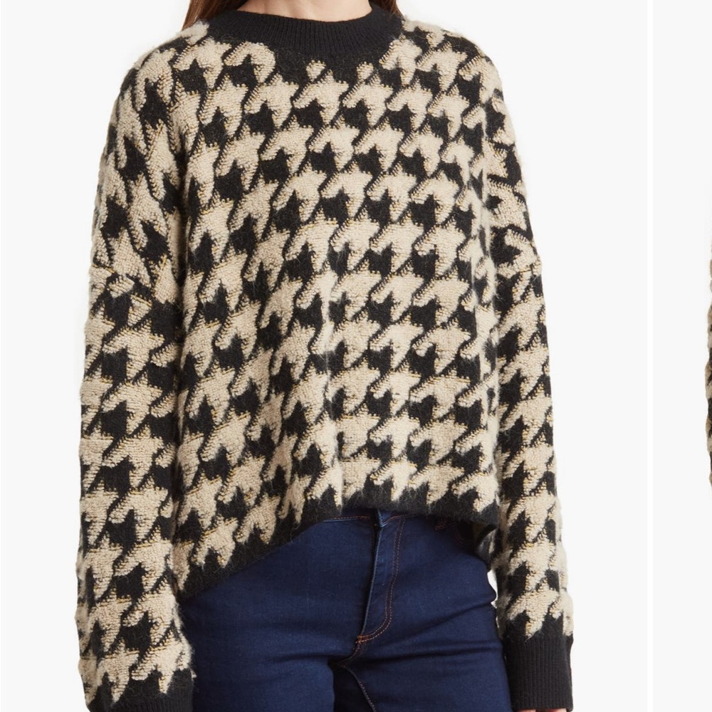 Max Studio Black and Cream Houndstooth Sweater